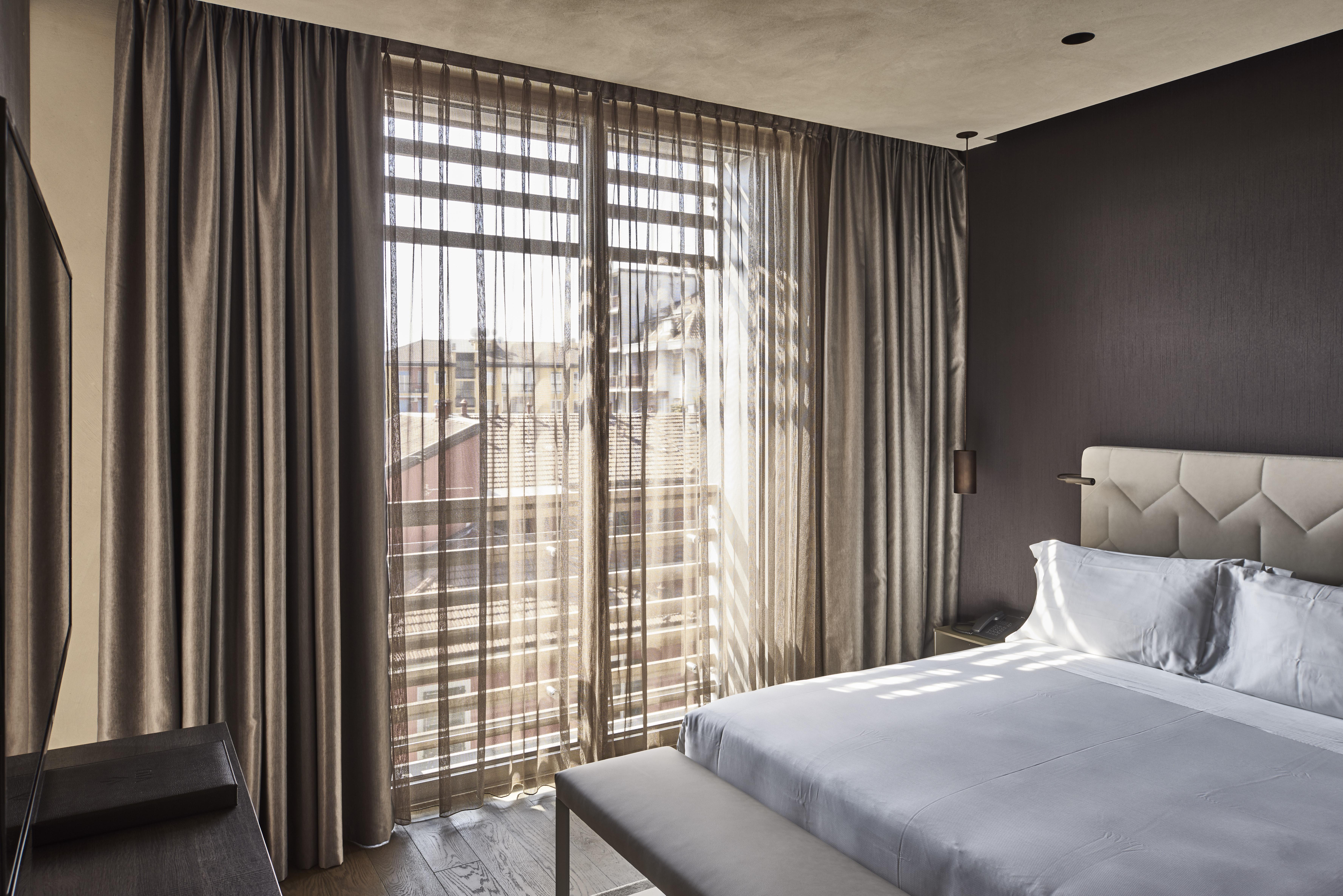 Hotel Viu Milan, A Member Of Design Hotels Екстериор снимка Curtains in a bedroom